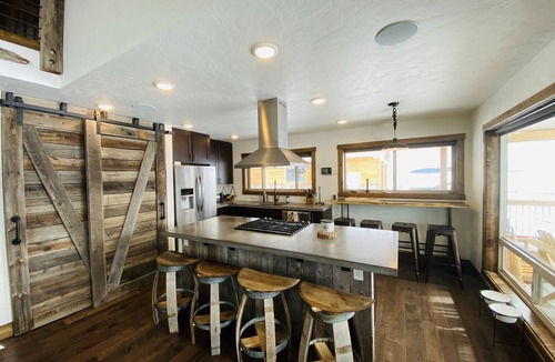 West Yellowstone Cabin | MODERN RUSTIC CABIN WITH WATER ACCESS AND BOAT DOCK [SLEEPS 17]