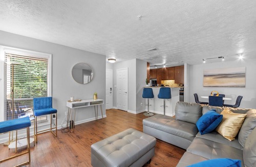 Cumberland Apartment | Modern Sapphire Sanctuary near Braves Stadium