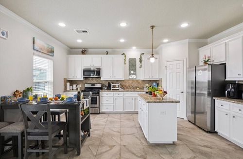 El Lago House | Modern Seabrook Bayfront Escape: Coastal Views, Near Kemah Boardwalk