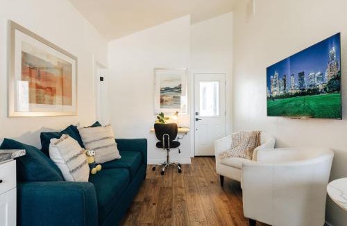Sweetbriar Apartment | Modern SoCo 1BR Home Ideal for Extended Stays