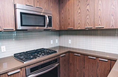 Coquitlam Condo | Modern spacious 1 bedroom with city view