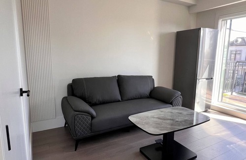 Kerrisdale House | Modern Spacious 2 Bed 2 Bath Townhouse