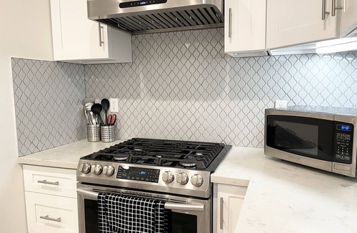 Mid Central House | Modern Spacious 3B3B Townhome 10 mins from PCC