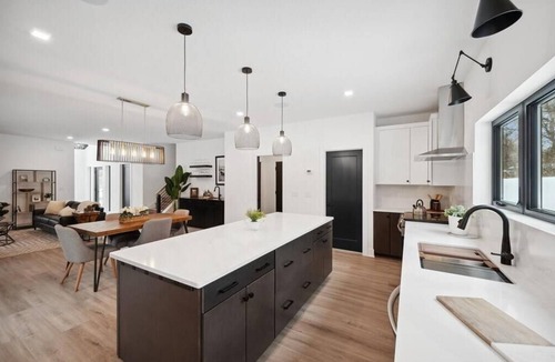 Hoffmans Corner House | Modern & spacious 5-bedroom house in delightful White Bear Lake