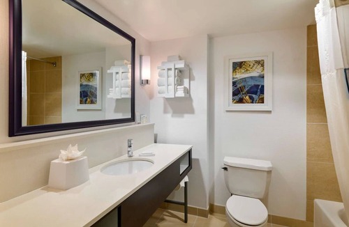 Mount Vernon Triangle Hotel | Modern Stay near National Mall, Smithsonian Museums & DC Convention Center