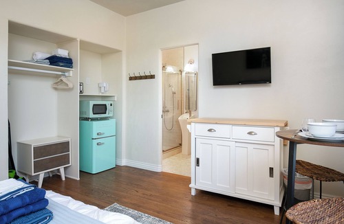 Westlake Hotel | Modern Studio for 2 Near Downtown Los Angeles