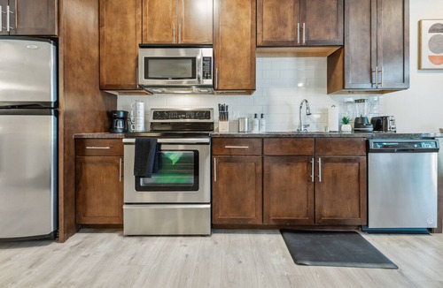 Cityplace Apartment | Modern Studio In The West Village. Uptown Area Gem