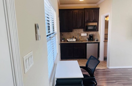 Greater Heights Apartment | Modern Studio Near Dining, Trails & Entertainment