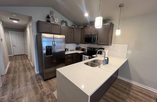 Spokane Valley House | Modern Style, KING bed, Free Wi-Fi, with Garage!
