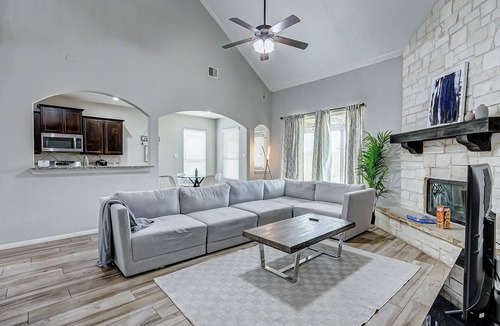 Katy House | Modern Stylish home in Katy 4 bed 2.5 bath BOOK NOW !