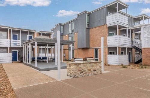 Nassau Bay Apartment | Modern & Stylish Space in Heart of BayArea Houston