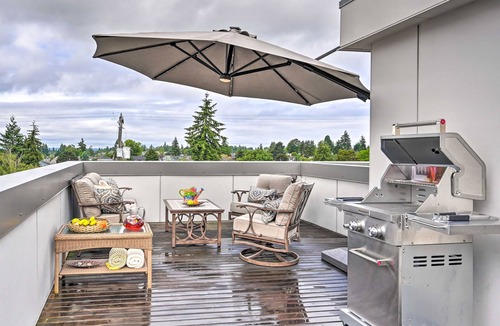 Whittier Heights House | Modern Townhome in Ballard with Private Roof Deck