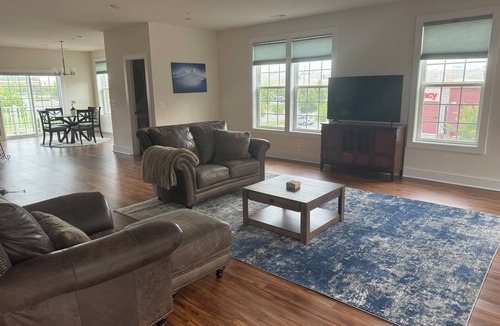 Short Pump House | Modern Townhome in welcoming Short Pump with fitness room and pool