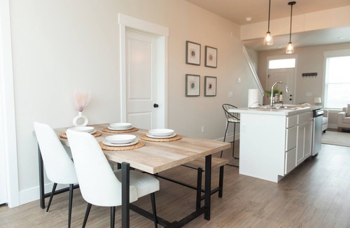 Billings House | Modern townhome minutes from Billings' best shopping, family friendly community!