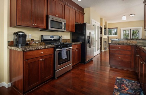 Metzger House | Modern Townhome With Open Floor Plan and Pool Table Near Washington Square, 8.5 miles to Downtown