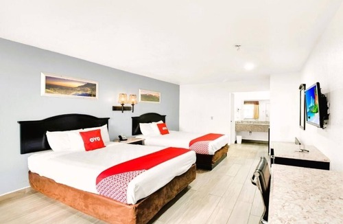 Oakville Hotel | Modern Unit Near Agave Jalisco – Pet Friendly, On‑site Parking & Pool