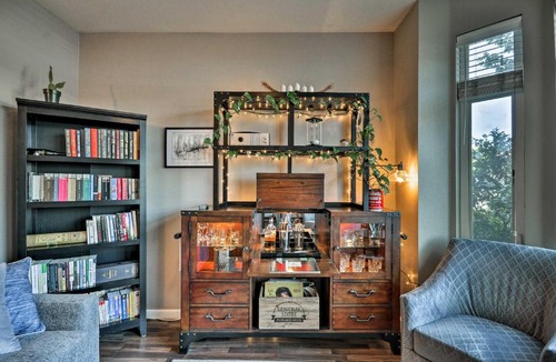 Hough House | Modern Vancouver Townhome - Right on Main St!