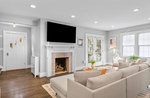 Lindley Park House | Modern Villa w Pool Hot Tub & Games