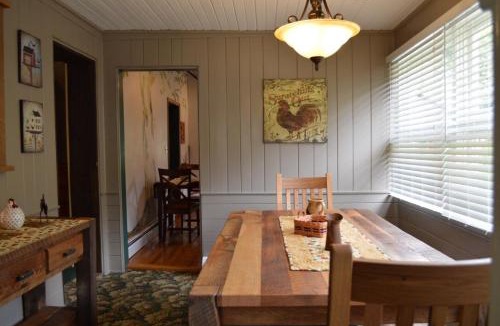 Perrysville House | Mohican Farmhouse, Pond, and Animals