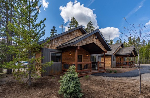 West Yellowstone Cabin | Montana Cabin -Sleeps 4, Just 5 Blocks from Yellowstone A/C and WiFi