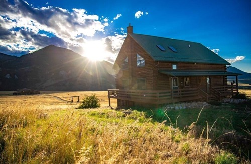 Red Lodge Cabin | Montana Living at its Finest in Meeteetse Meadows