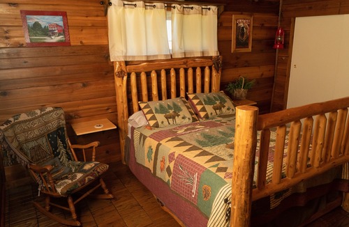 Polebridge Cabin | Montana Log Cabin w/Full Amenities- Stunning Views of Glacier National Park!