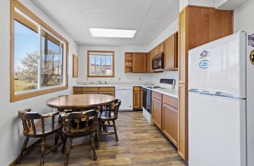 Cascade House | Montana Missouri River Fly Fishing Lodge -3BR & 2 bath, Sleeps 8
