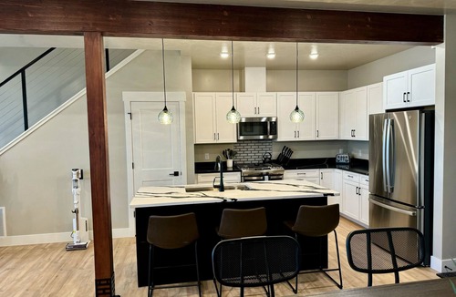 Orchard Homes House | Montana Modern Luxury Townhome - 3 bedroom - Quiet - Convenient