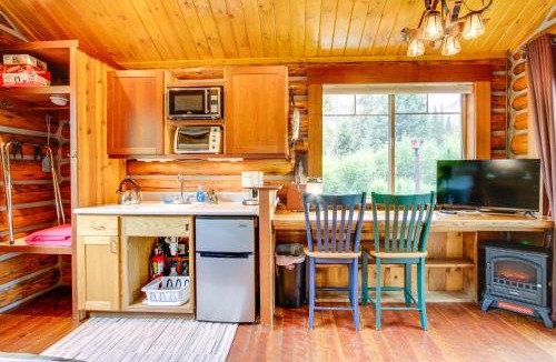 Silver Gate Apartment | Montana Mountain Getaway - 1 Mi to Yellowstone!