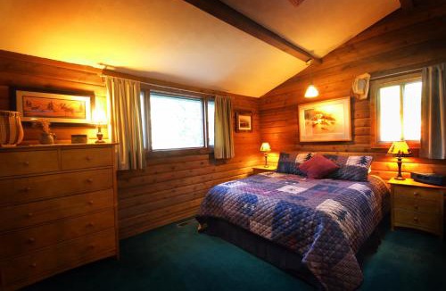 Clinton House | Montana Rock Creek Cabin