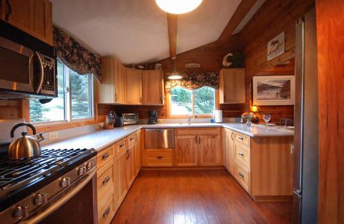 Clinton House | Montana Rock Creek Cabin