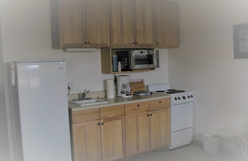 Cameron Cabin | Montana Spirit Guest Cabin -30 acres on the Madison River,
