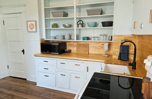 Lewistown Apartment | Monthly Rental! Easy In, Easy Out. Street Parking. Washer Dryer Onsite.