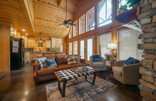 Hochatown Cabin | Moon Over Paradise | Spacious Family Retreat with Sports Court and Game Loft