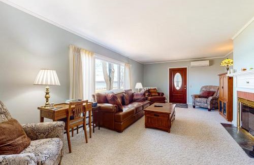 Auburn House | Moon Rise House on the Finger Lakes