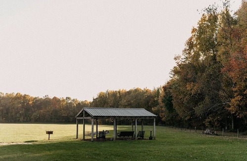 Bradford Cottage | Moonlit Cottage Near Louisville