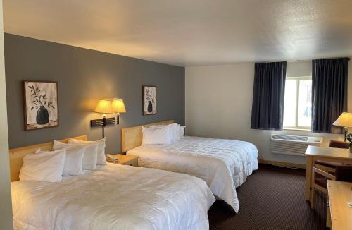 Cody Hotel | Moose Creek Lodge & Suites