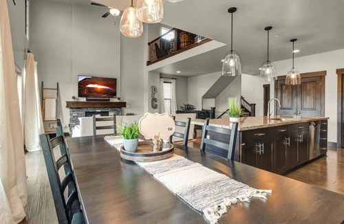 Park City House | Moose Mgmt at Retreat 13525: Pvt Hot Tub-King Bed-Free Bus Route-Firepit