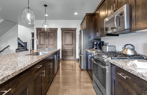 Park City House | Moose Mgmt at Retreat 13525: Pvt Hot Tub-King Bed-Free Bus Route-Firepit