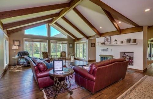Red Lodge House | Moose On The Loose