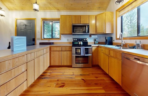 Lazy Acres House | Moose Tracks - Roam Property Management