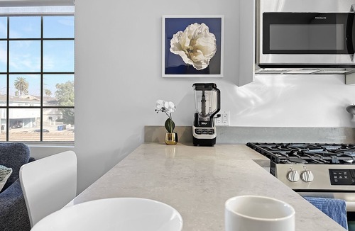 Los Angeles Apartment | Morning Glow Modern Apartment in Culver City