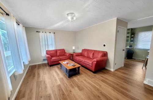 Arnolds Park Villa | Morning View Cottage at the Lake