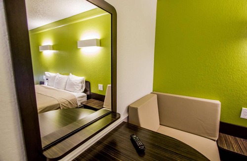 St. Johns Hotel | Motel 6 Austin, TX - Midtown