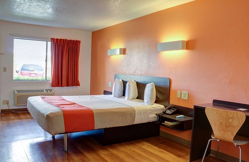 Bishop Hotel | Motel 6 Bishop, CA