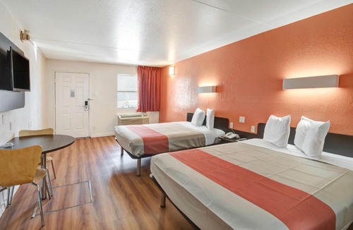 Northwest Dallas Hotel | Motel 6-Dallas, TX - Forest Lane