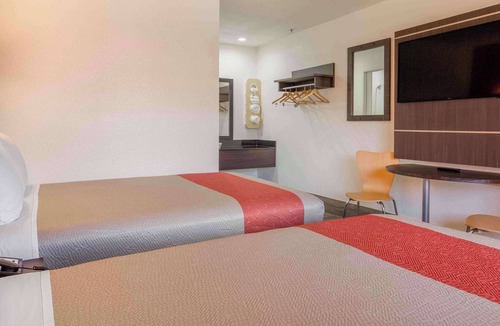 Fremont Hotel | Motel 6 Fremont, CA - South