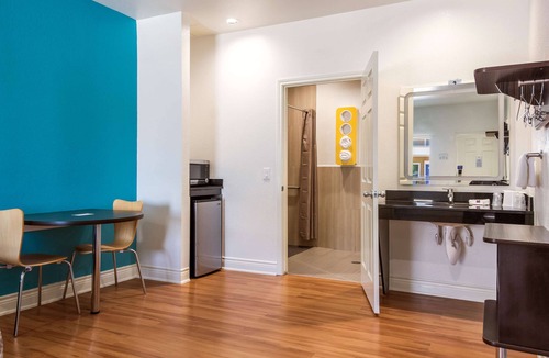 Greater Greenspoint Hotel | Motel 6 Houston, TX - North