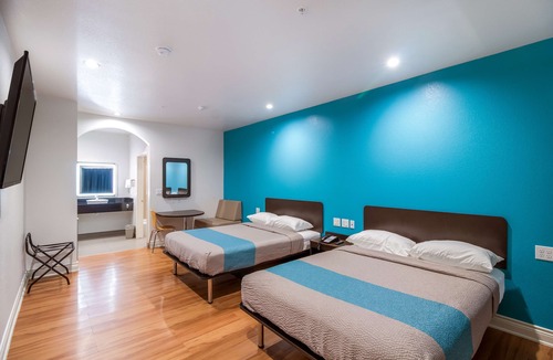 Greater Greenspoint Hotel | Motel 6 Houston, TX - North