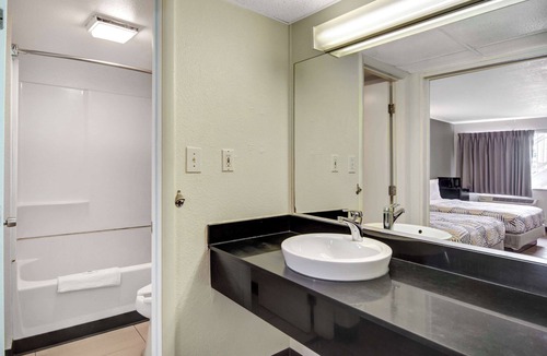 Lima Hotel | Motel 6 Lima, OH